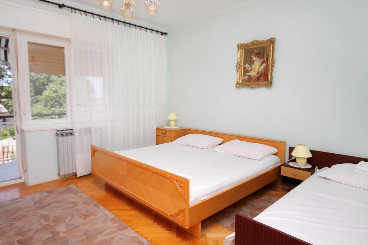 Apartments With A Parking Space Senj - 5572 Extérieur photo